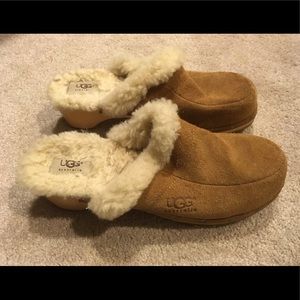 Women’s UGG clogs. Size 10, good condition.
